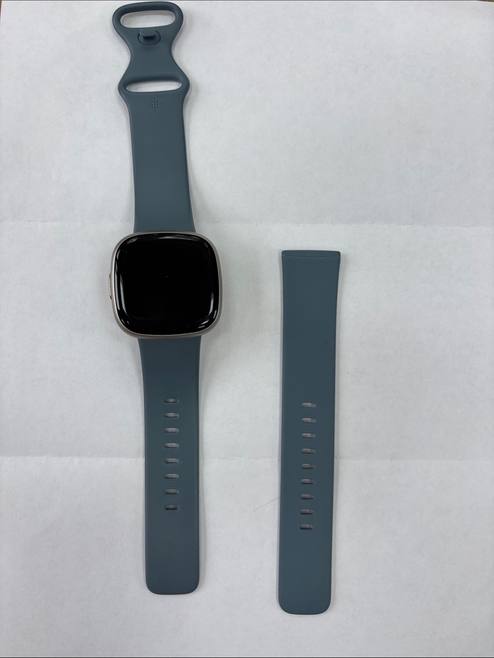 Fitbit Versa 4 (Waterfall Blue/Platinum Aluminum) w/extra silicone bands - Picture 6 of 6